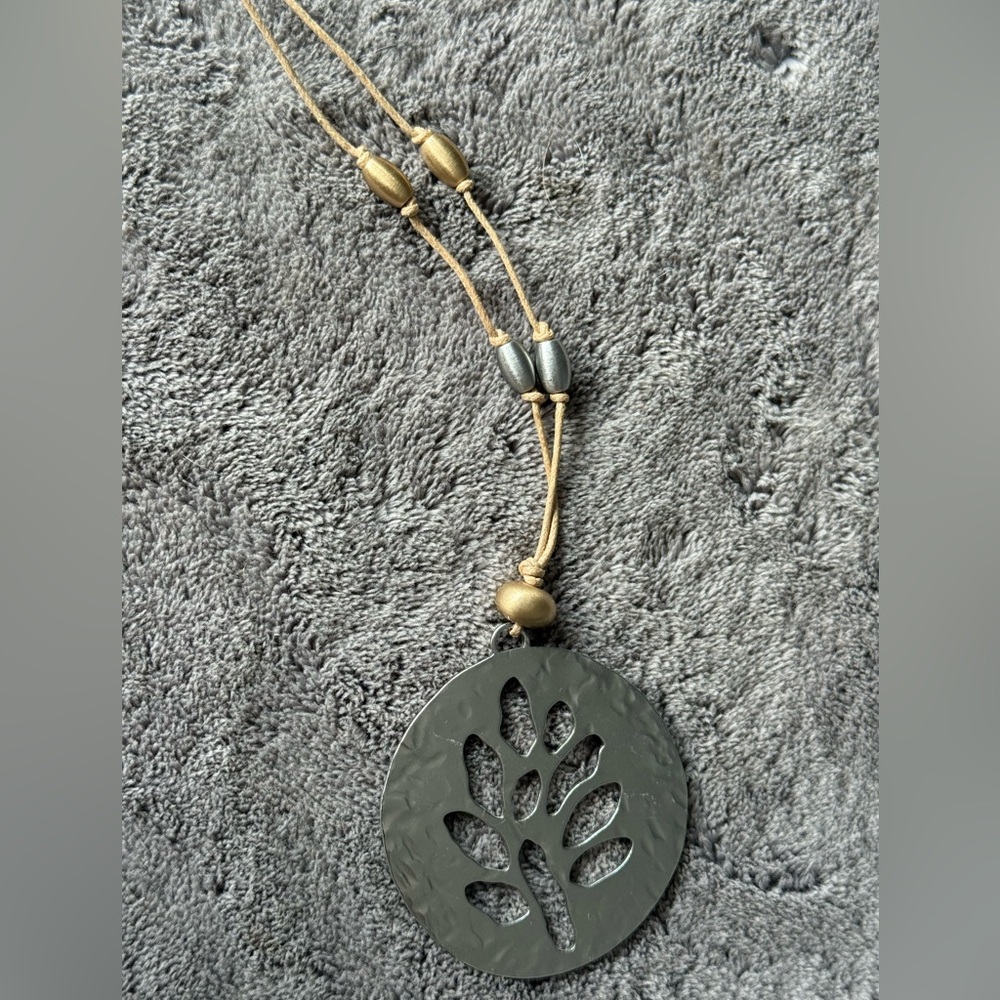 NWT J. Jill necklace. 2” cutout, tan string with goldtone/silvertone beads, adj - Picture 9 of 11